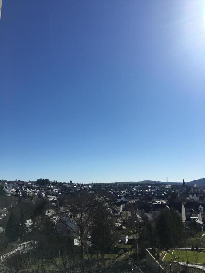 Mayen, Im Mohren, Privatzimmer Nr1, Waldrand, Nahe Nurburgring & Burg Eltz, Gemeinschaftsbad Esterno foto