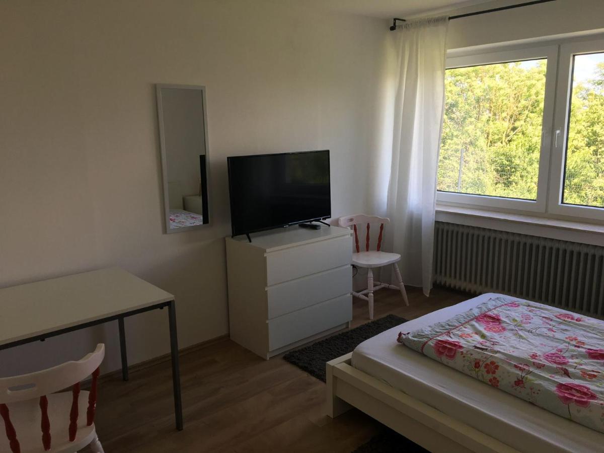 Mayen, Im Mohren, Privatzimmer Nr1, Waldrand, Nahe Nurburgring & Burg Eltz, Gemeinschaftsbad Esterno foto