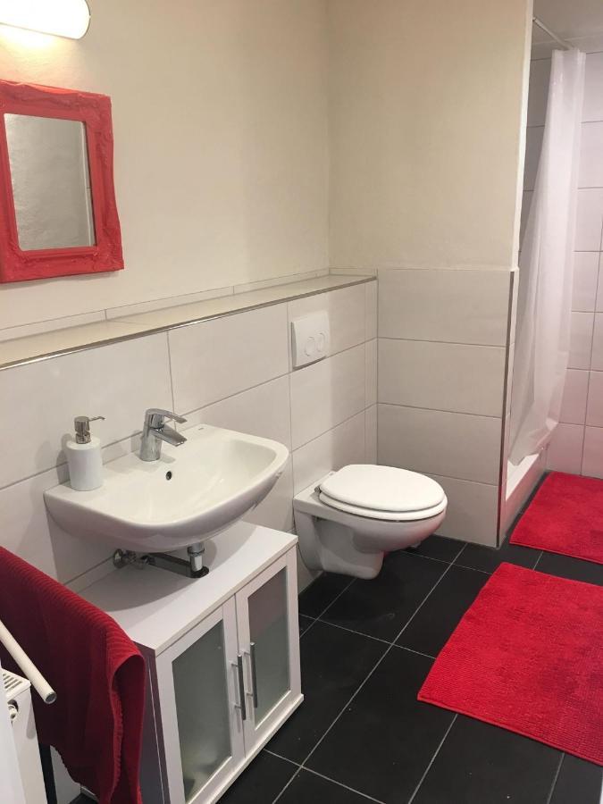 Mayen, Im Mohren, Privatzimmer Nr1, Waldrand, Nahe Nurburgring & Burg Eltz, Gemeinschaftsbad Esterno foto